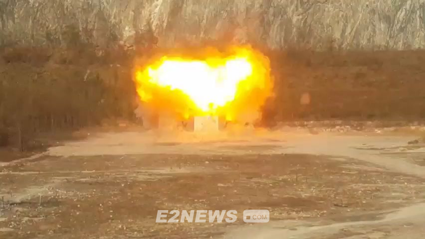 ▲전남 장성 육군 공병학교 폭발 실증시험장에서 진행된 방폭문 시험 장면.