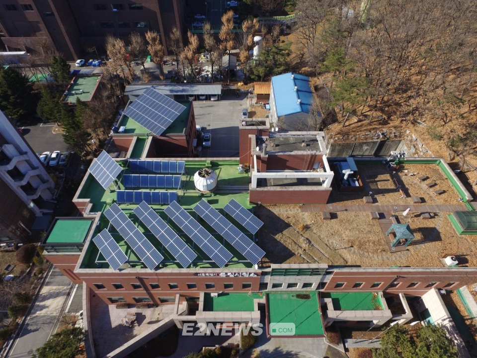 ▲협동조합 형태로 서울시 시험연구소에 설치된 태양광발전소.