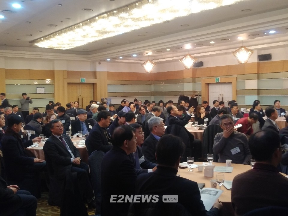 ▲에너지밸리포럼 참석자들이 김종갑 사장 강연을 듣고 있다
