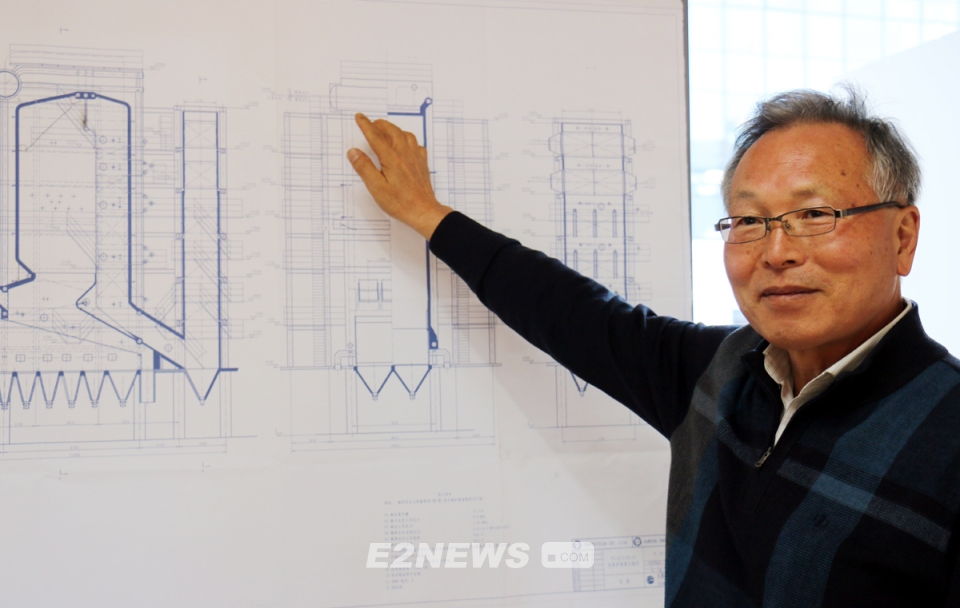 ▲고원영 썬텍에너지 대표이사가 발전소 설계 보완과정을 설명하고 있다.