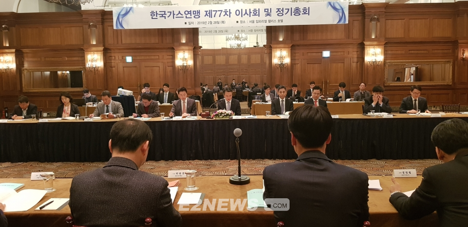 ▲김영두 회장을 비롯한 회원사들이 상정된 안건을 논의하고 있다.