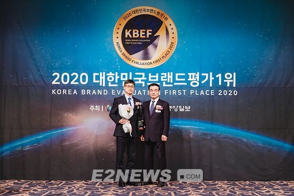▲대성쎌틱 S-LINE 친환경 콘덴싱이 ‘2020 대한민국 브랜드 평가’에서 1위에 선정돼 수상의 기쁨을 누렸다