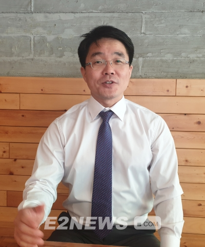 ▲김정선 사무국장이 에너지4.0산업에 대해 설명하고 있다.