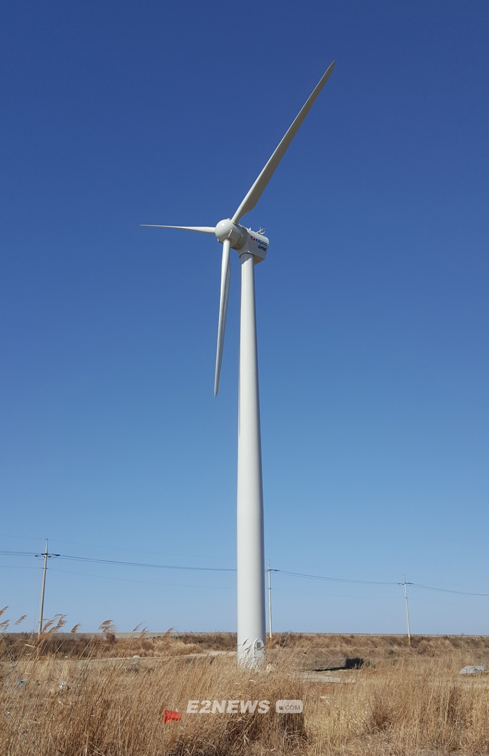 ▲한전 전력연구원이 개발한 200kW급 저풍속용 중형풍력발전기가 전남 영광에서 실증운전을 성공적으로 마쳤다.