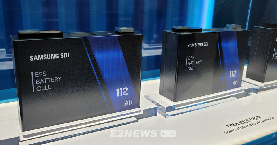 ▲2021 인터배터리 전시회에 삼성SDI가 출품한 고용량 ESS용 배터리 셀.