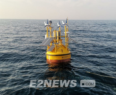 ▲GIG-토탈에너지스가 울산 앞바다에 설치한 부유식 풍황계측장비.