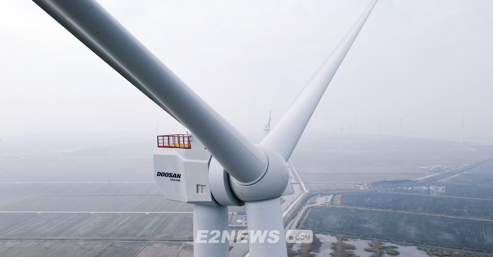 ▲두산에너빌리티의 8MW급 해상풍력 터빈 모델이 영광서 시운전을 하고 있다.