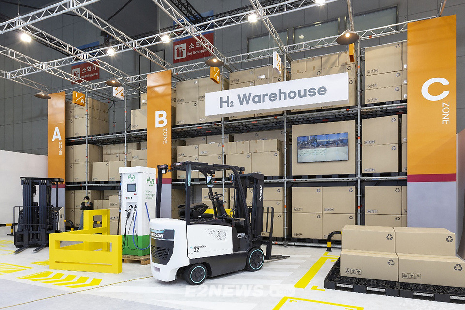 ▲‘H2 MEET 2022' SK E&S 전시관 내에 마련된 H₂ Warehouse 전경.