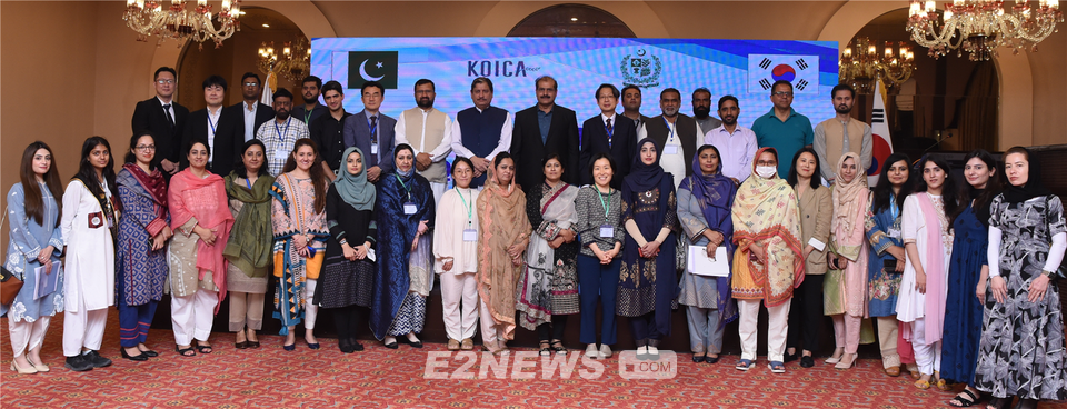 ▲6일 현지시간 파키스탄 이슬라마바드에서 열린 ‘SDG6 달성을 위한 수질 모니터링’ 워크숍에서 참석자들이 기념촬영을 하고 있다.