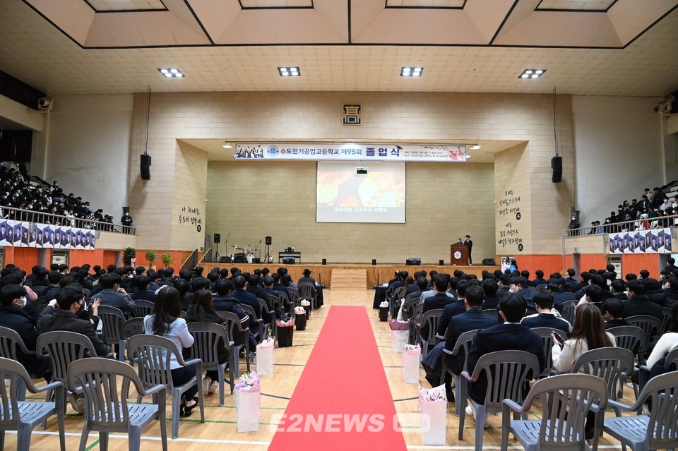 ▲11일 수도전기공고에서 제59회 졸업식이 열렸다.