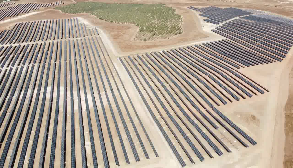 ▲지난 2020년 11월, 한화에너지가 아마렌코 솔라에 매각한 스페인 세비야 지역 태양광 발전소 전경.