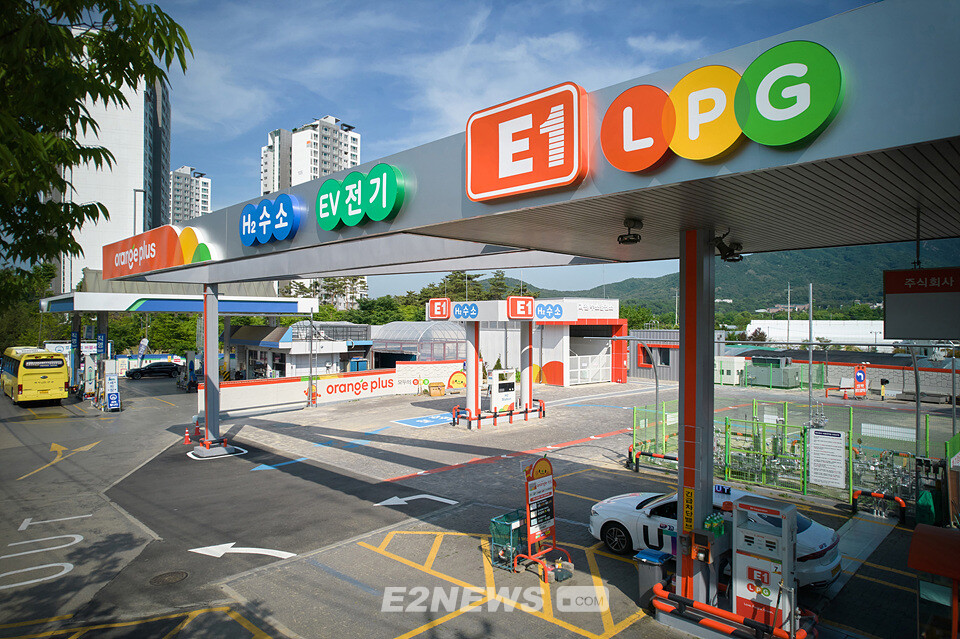 LPG·수소·전기차 충전이 모두 가능한 E1의 ‘Orange Plus 충전소’ 전경.