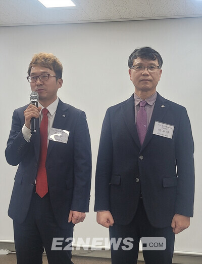 제14대 회장·부회장으로 선출된 신동현(왼쪽), 이욱범 가스기술사가 가스기술사회의 위상 확립을 위한 향후 포부를 밝히고 있다.