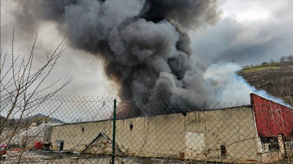 프랑스 비비에즈 배터리재활용 창고에서 발생한 화재를 보도한 '프랑스24' 기사 인터넷판 갈무리