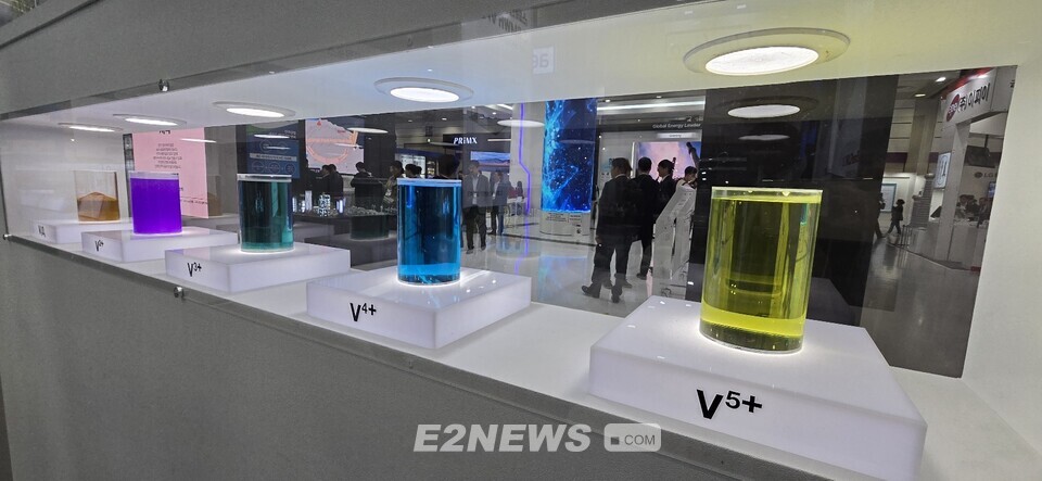 바나듐 전해액을 늘려 배터리 용량을 손쉽게 대형화 할 수 있다.