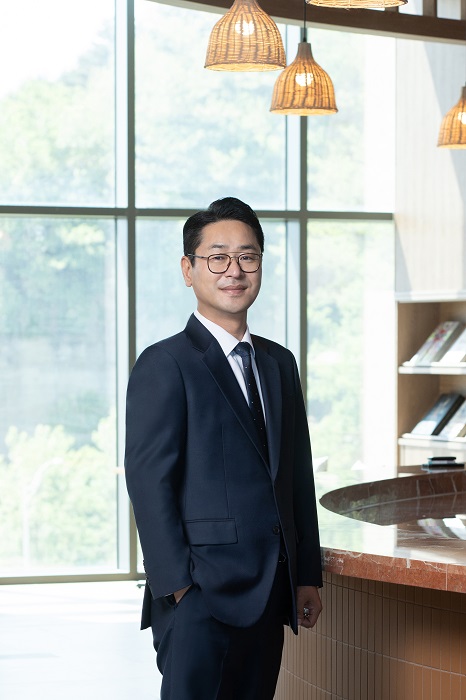 반얀그룹의 브랜드, 카시아 속초의 윤덕식 총지배인