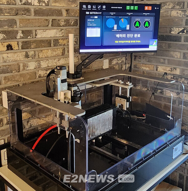 배터리 취급 공정에 정밀 EOL검사를 도입하는 기업이 늘고 있다. 사진은 B사 배터리셀 정밀 진단장비
