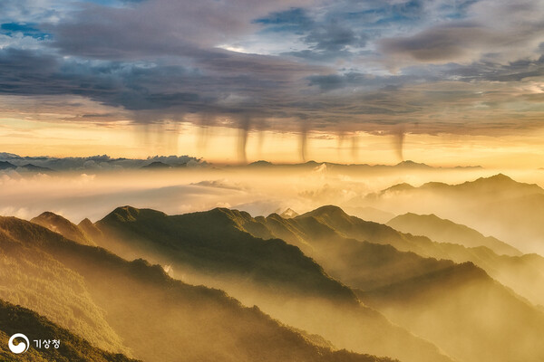 제42회 기상기후 사진·영상 공모전 대상을 수상한 '지리산의 물기둥'