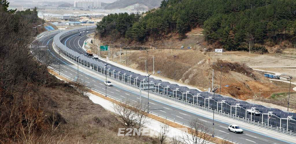 한국서부발전이 발주한 세종시 자전거도로 태양광발전소(1.8MW)도 에디슨전기가 설계했다.