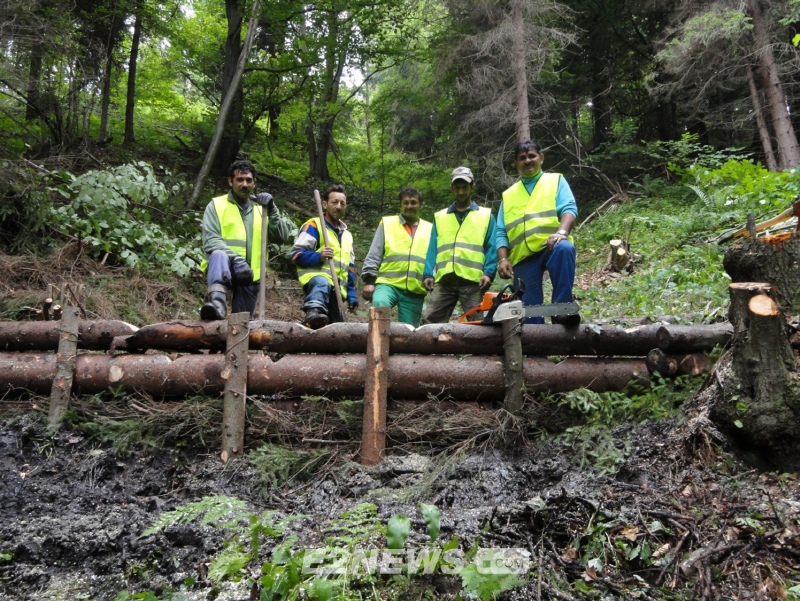 자연형 재해예방, 빗물 저장고인 슬로바키아 산에서 물모이를 조성하는 현장.