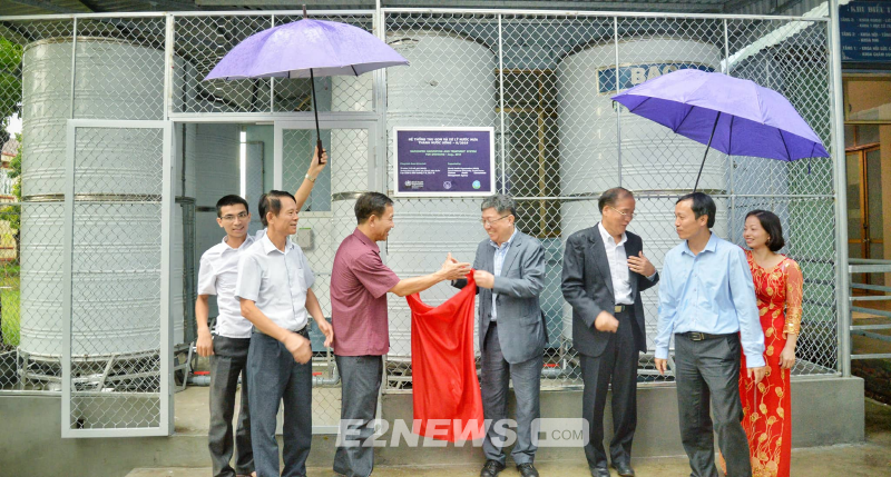 베트남 보건소의 빗물식수화 시스템.