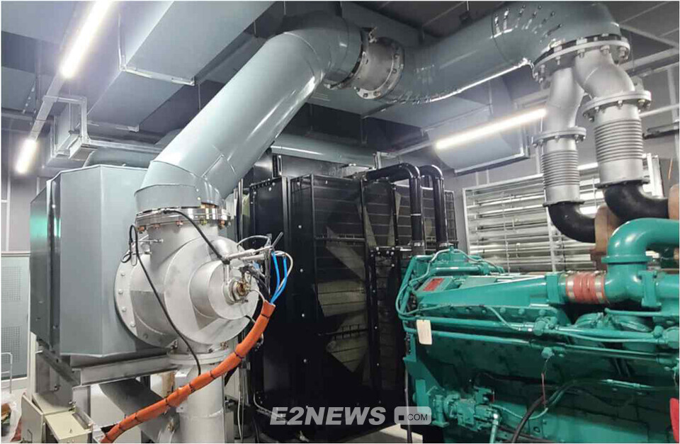 씨에이테크가 2023년 대덕 Biz 빌딩 1000kW급 비상발전기에 설치한 버너+DPF+SCR 일체형 대기오염물질 저감장치.