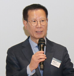 채충근 회장이 앞으로 2년간 학회를 이끌어갈 포부를 밝히고 있다.​