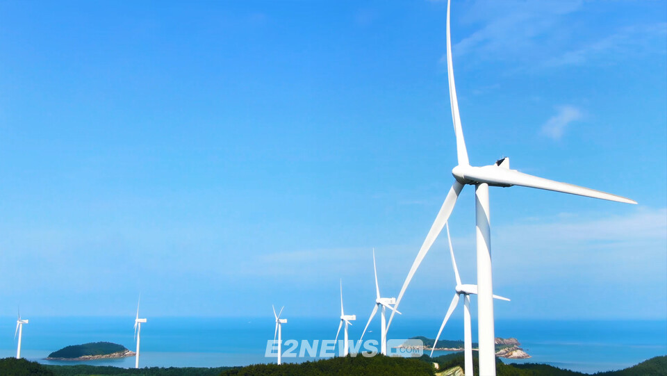 전남 신안군 임자도에 설치된 풍력발전기.