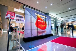 루미다, AW 2026 공식 아트스폰서 참여...믹스미디어 기반 미니큐브 아트... - 뉴스 썸네일 이미지