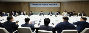 非리튬계 장주기 LDES에 연일 힘실는 기후부 - 뉴스 썸네일 이미지
